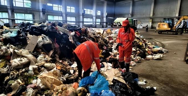 全貌评论发反转卢女士被冤枉了翻垃圾找手表后续人民网还原(图11)