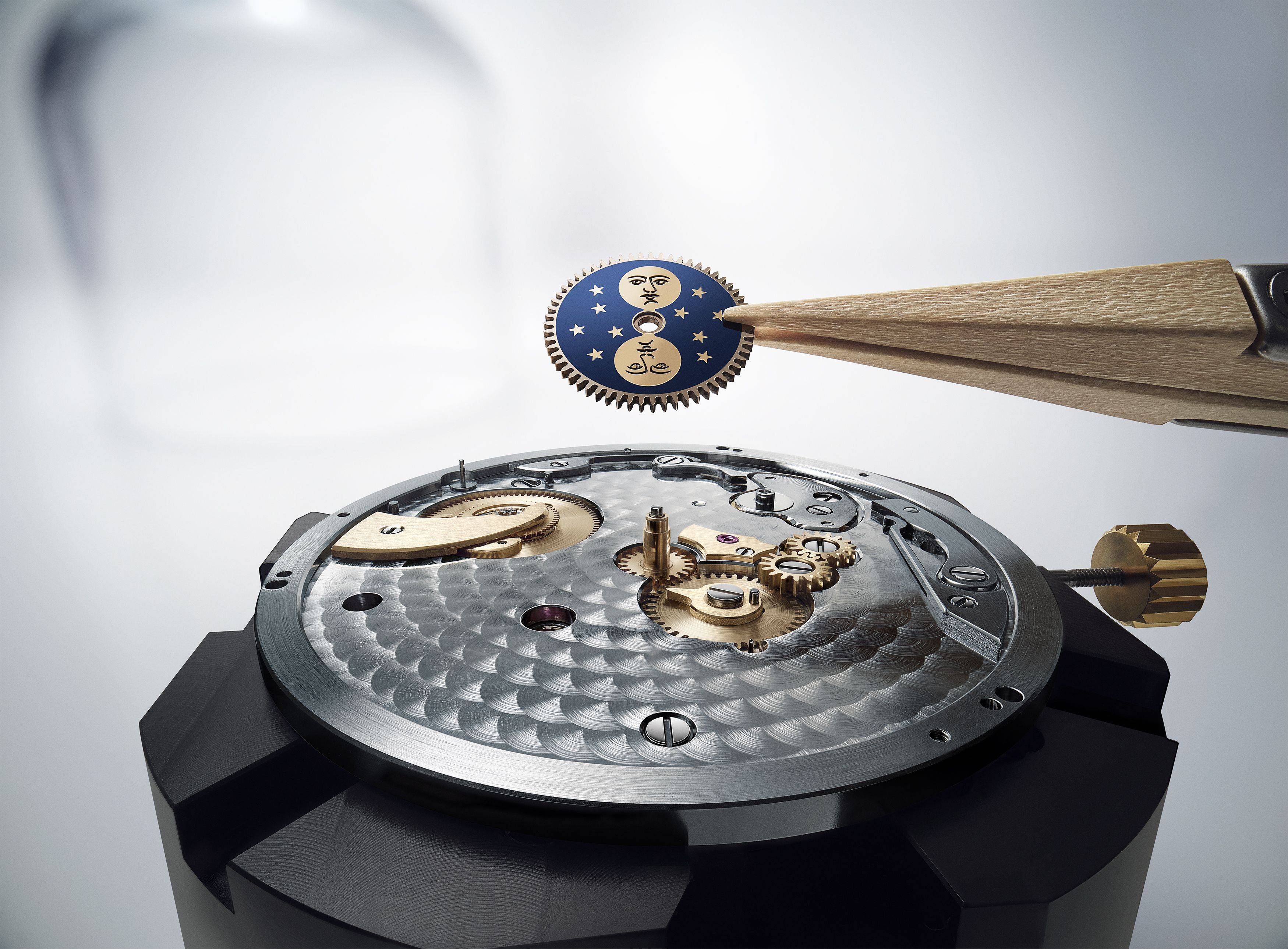 “创始美学准则”的法典 奢华奢侈媒体 宝玑 (Breguet)奢侈品媒体 宝玑Classique 7235腕表：一枚腕表一部(图3)